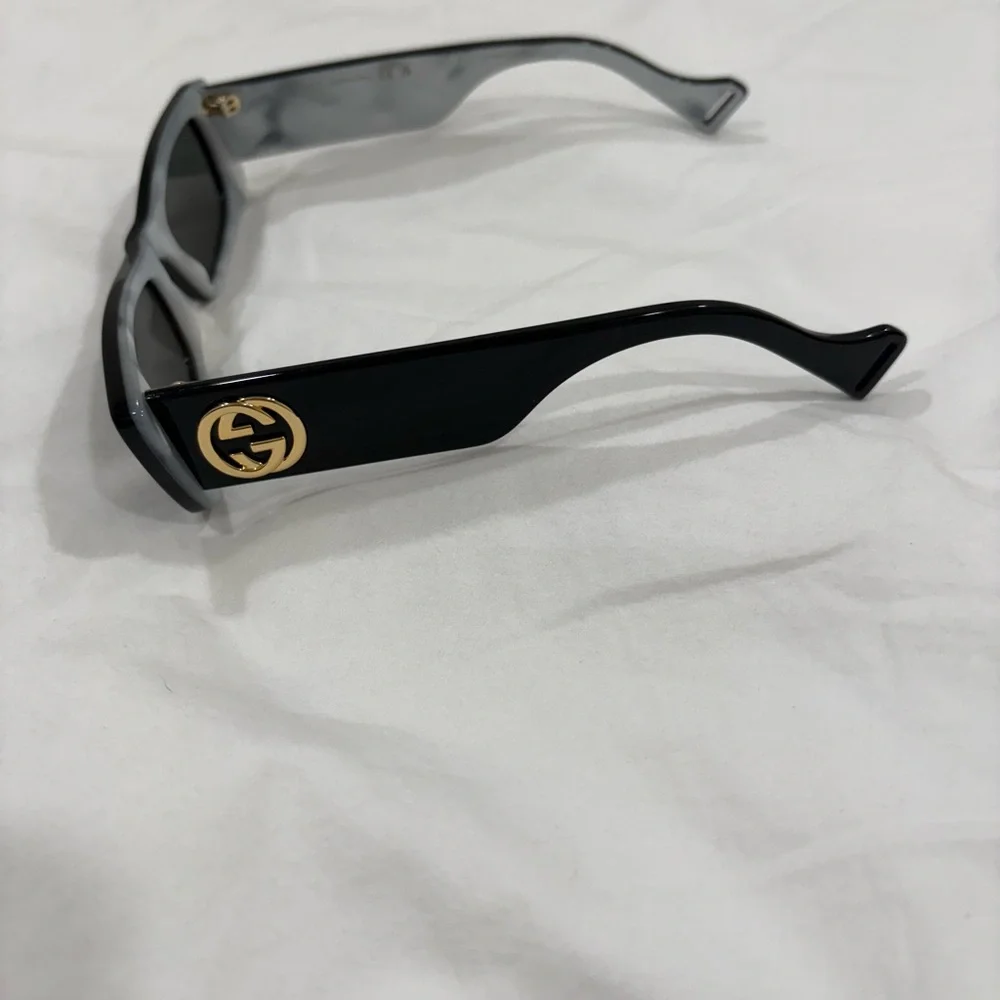 Gucci Fluo Rectangular Sunglasses in Shiny Black & Grey Solid - Picture 5 of 13